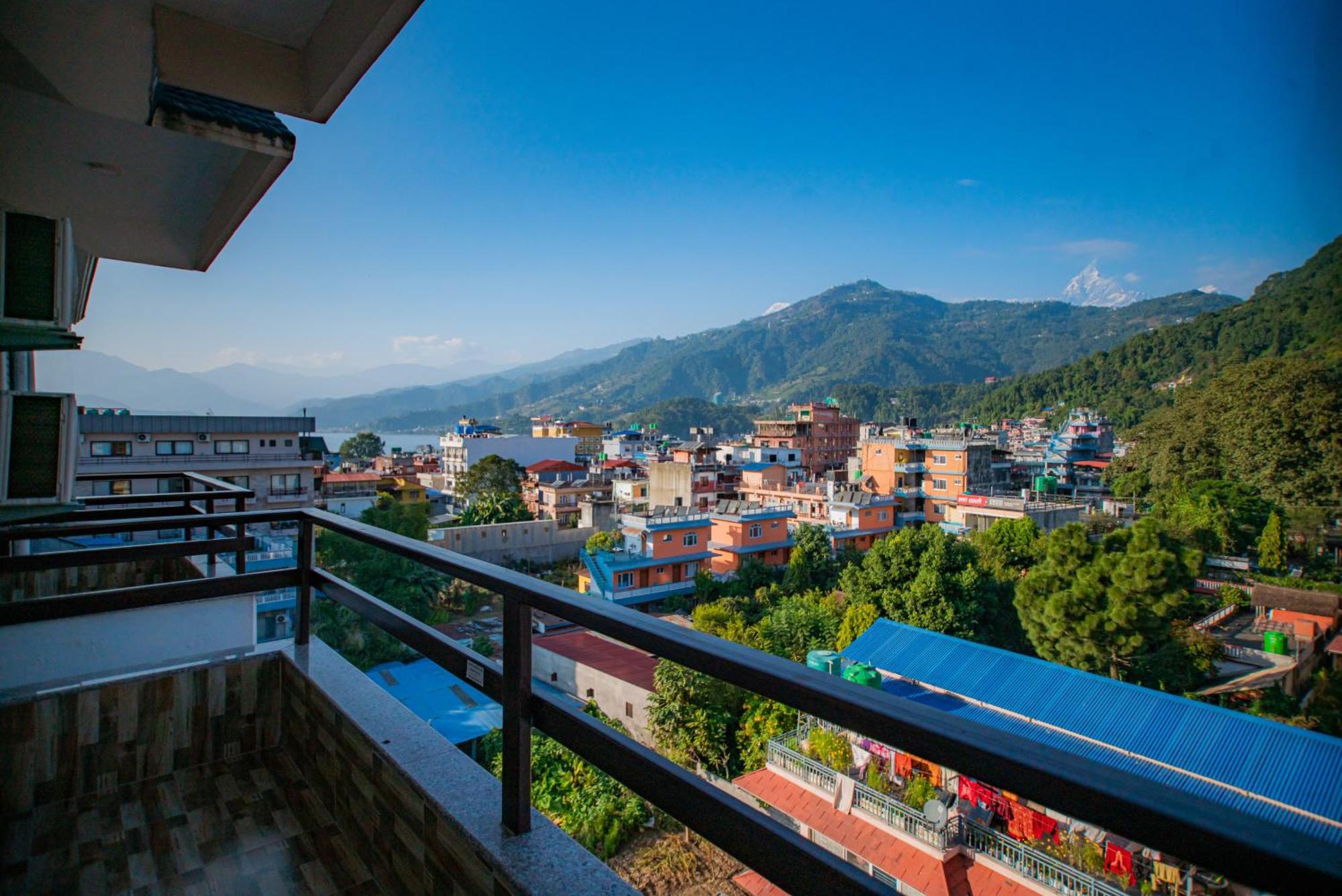 Majheri Resort And Spa Покхара Экстерьер фото